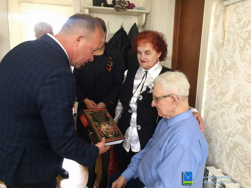 Посетили и поздравили ветеранов Великой Отечественной войны на дому с наступающим праздником