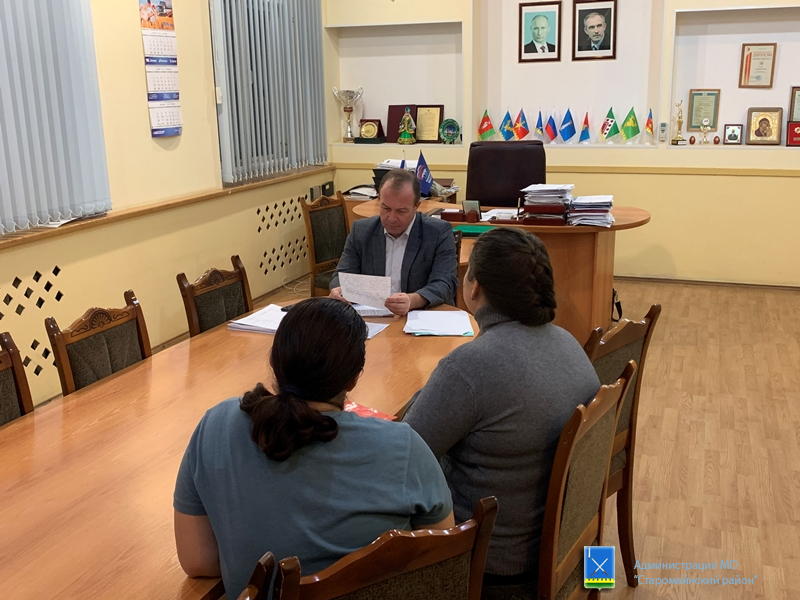 Сегодня Глава Администрации МО "Старомайнский район" В.Г. Половинкин провёл личный прием граждан