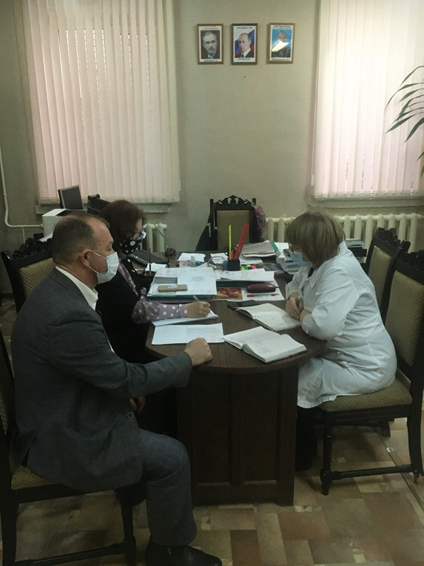 Сегодня, куратор от Правительства Ульяновской области совместно с Главой Администрации посетили поликлинику ГУЗ «Старомайнская РБ»