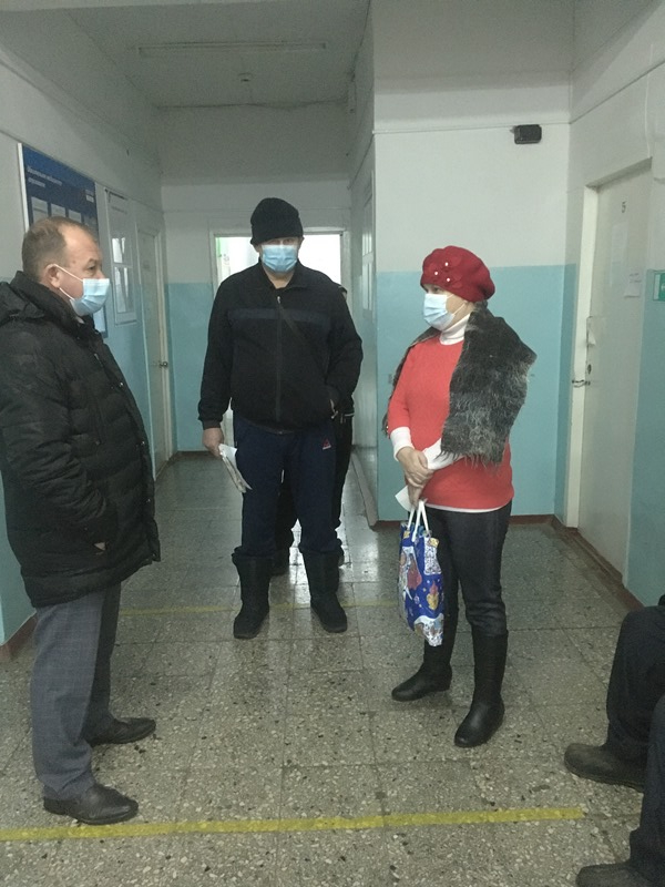 Глава Администрации В.Г.Половинкин продолжает посещать ГУЗ «Старомайнская РБ»