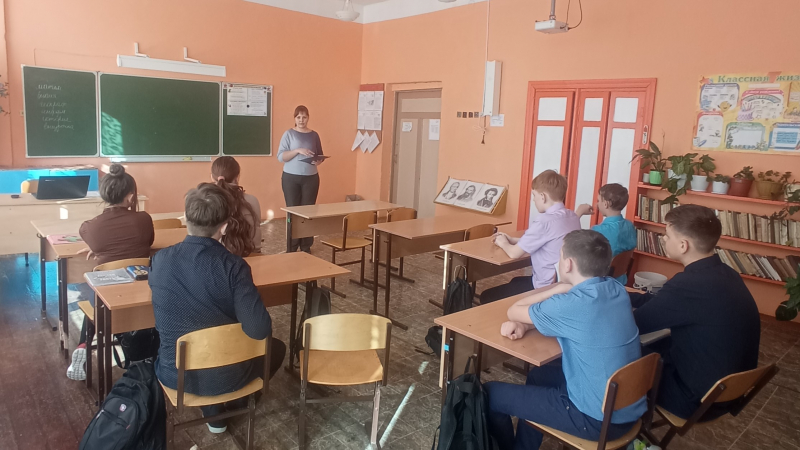 Учителя и учащиеся  МКОО Жедяевской СШ   провели бизнес-игру "Банкиры".