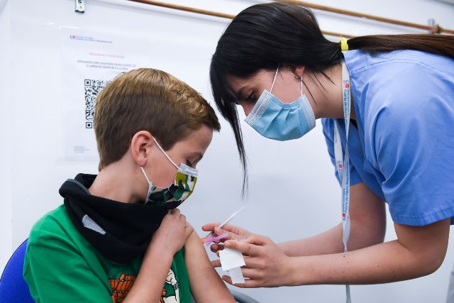 Минздрав зарегистрировал вакцину от ковида для детей 6–11 лет
